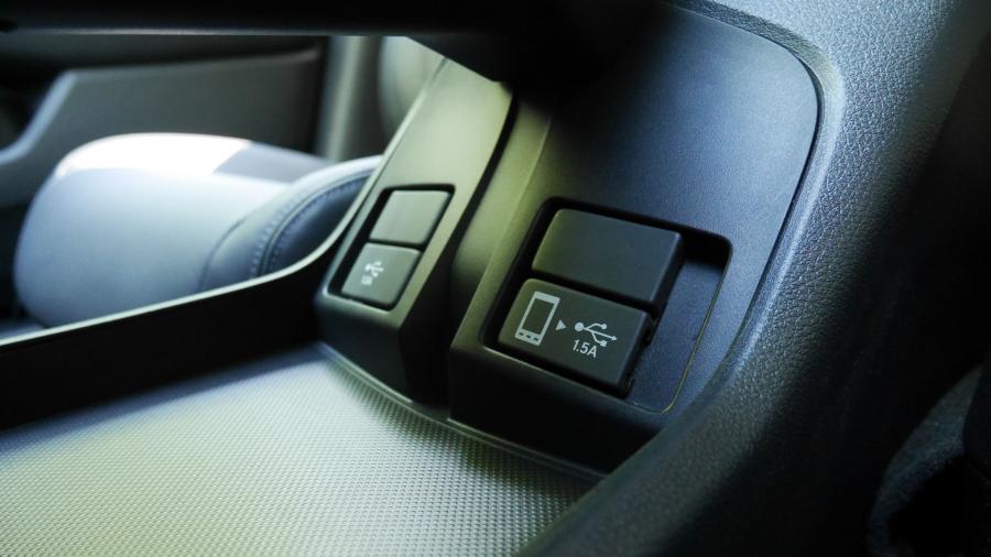 Детали интерьера Honda Clarity Plug-In Hybrid 2017 года  (NA) (фото 67 из 84)